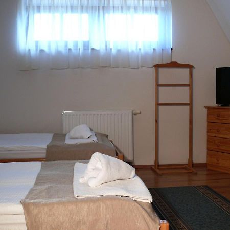 Kadarta Vendeglo Panzio Bed & Breakfast Veszprém Exterior foto