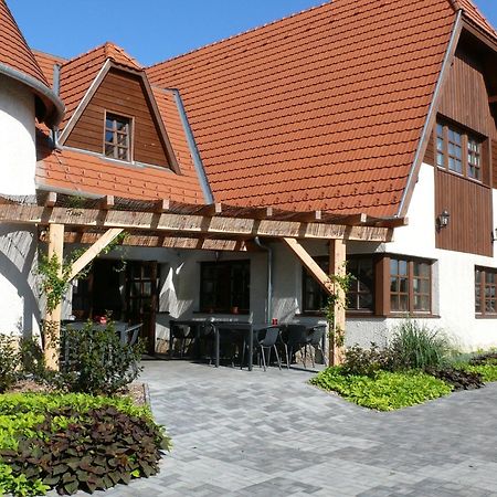 Kadarta Vendeglo Panzio Bed & Breakfast Veszprém Exterior foto