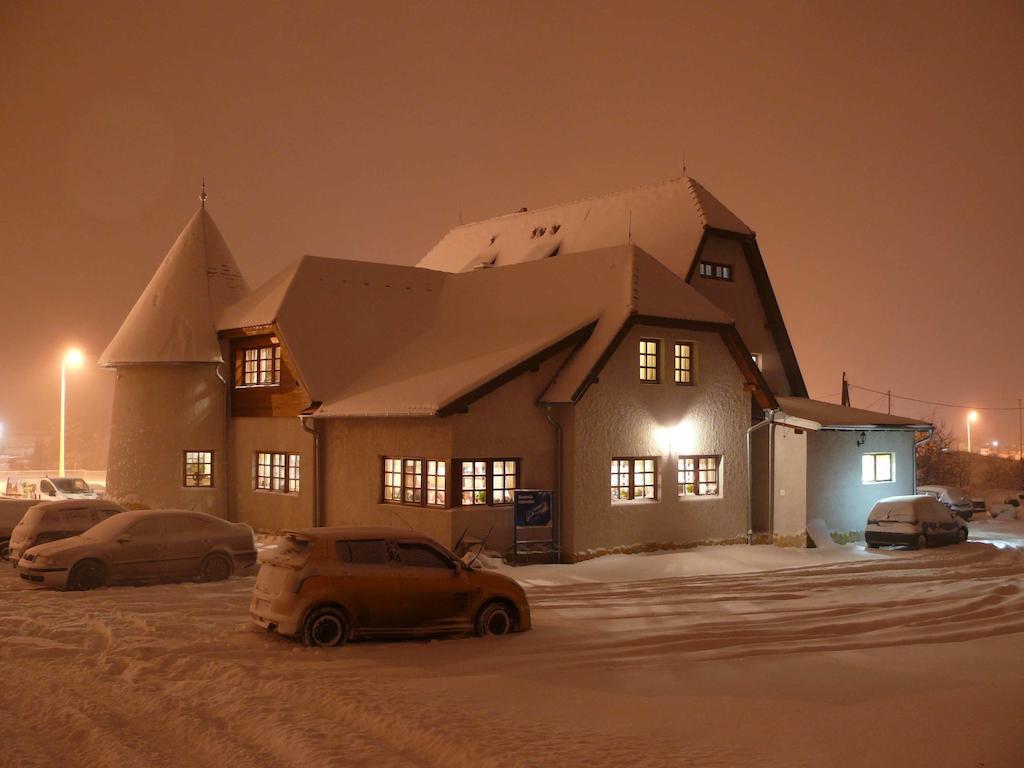 Kadarta Vendeglo Panzio Bed & Breakfast Veszprém Exterior foto
