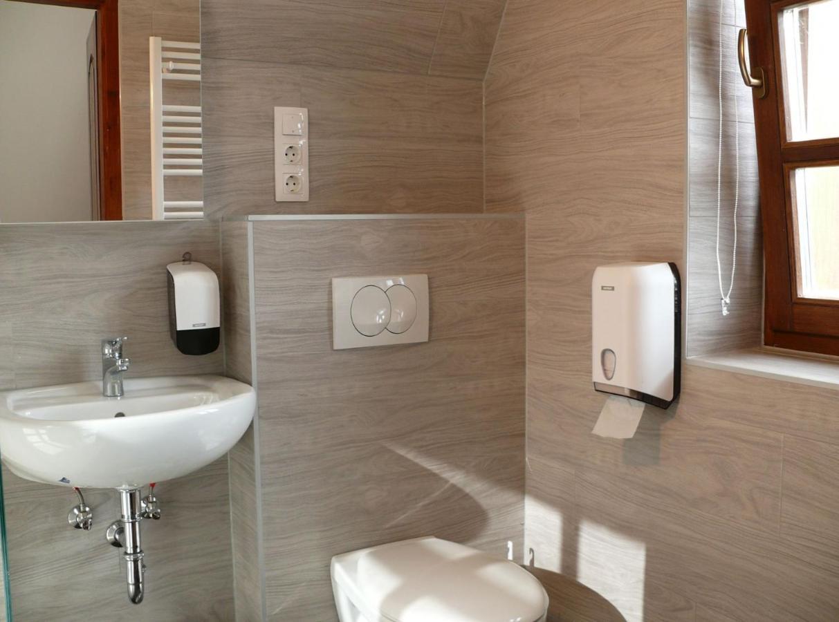 Kadarta Vendeglo Panzio Bed & Breakfast Veszprém Exterior foto