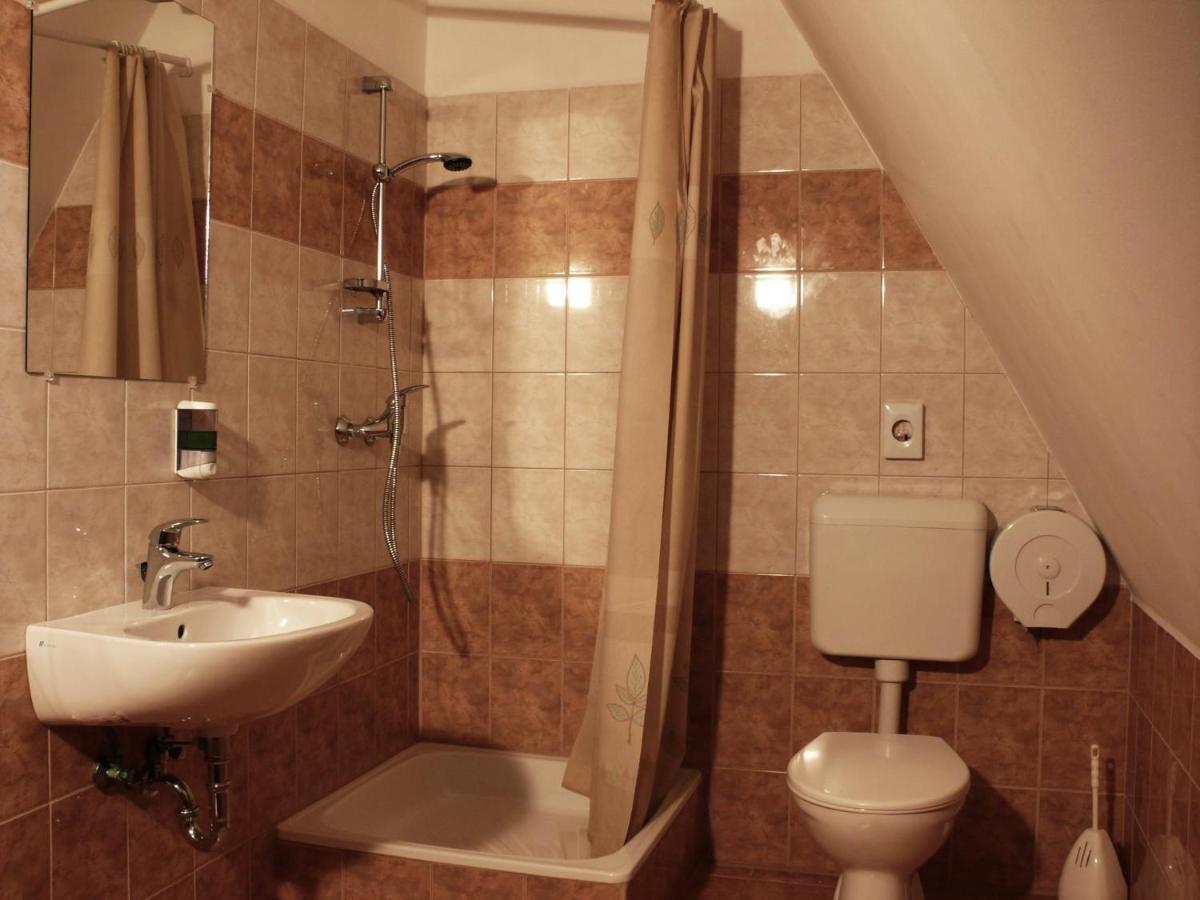 Kadarta Vendeglo Panzio Bed & Breakfast Veszprém Exterior foto