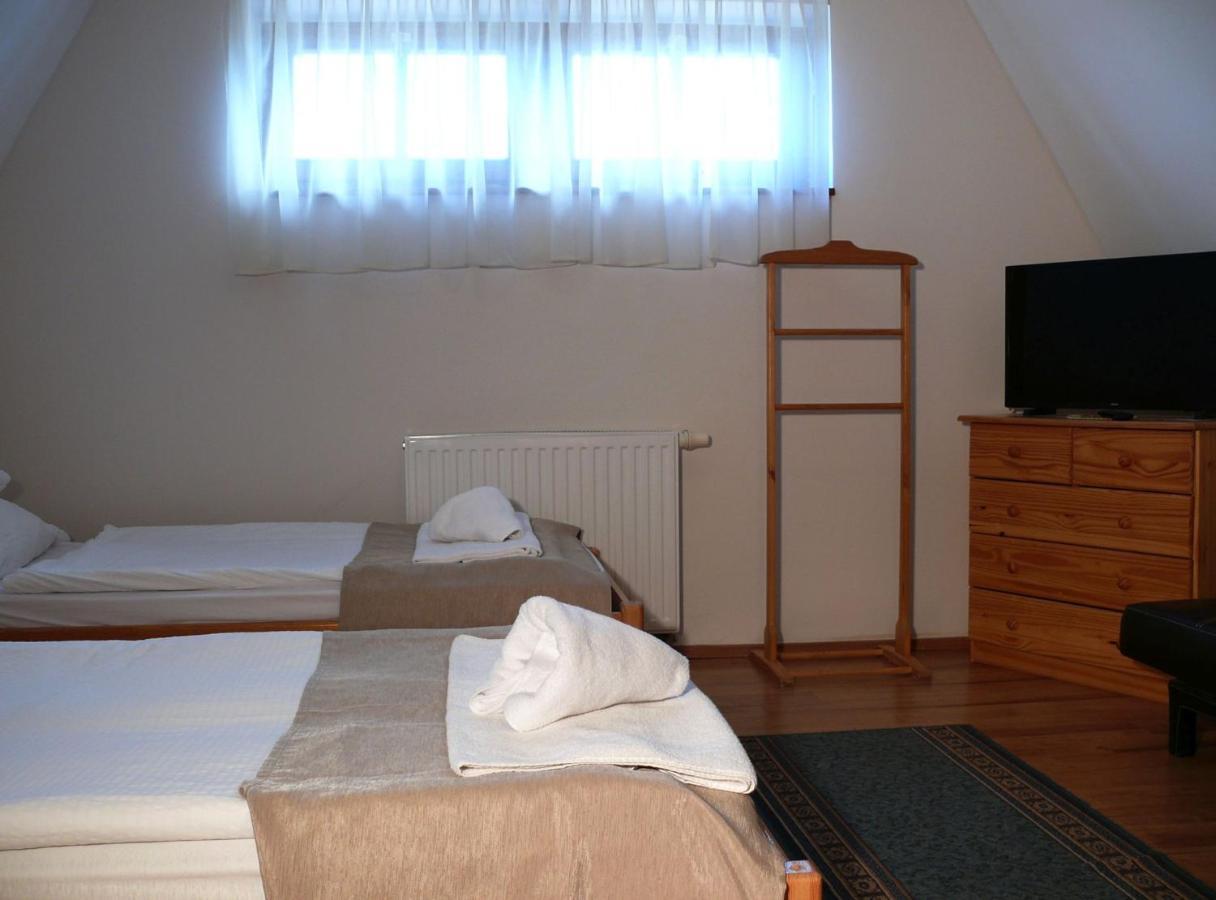 Kadarta Vendeglo Panzio Bed & Breakfast Veszprém Exterior foto